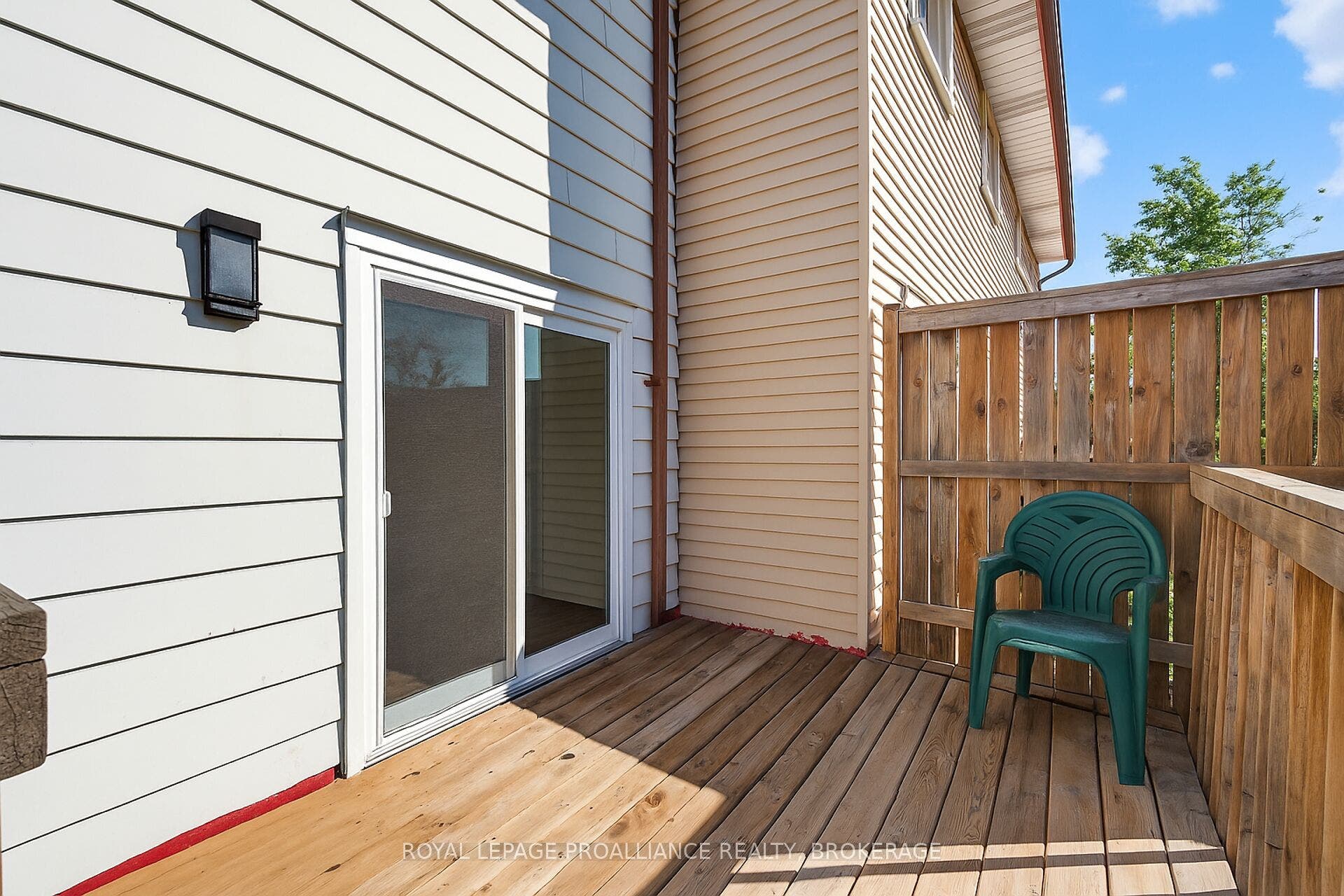 957 Oakview Avenue, Kingston, Frontenac ON K7M 6W9 957 Oakview Avenue, Kingston, Frontenac ON K7M 6W9