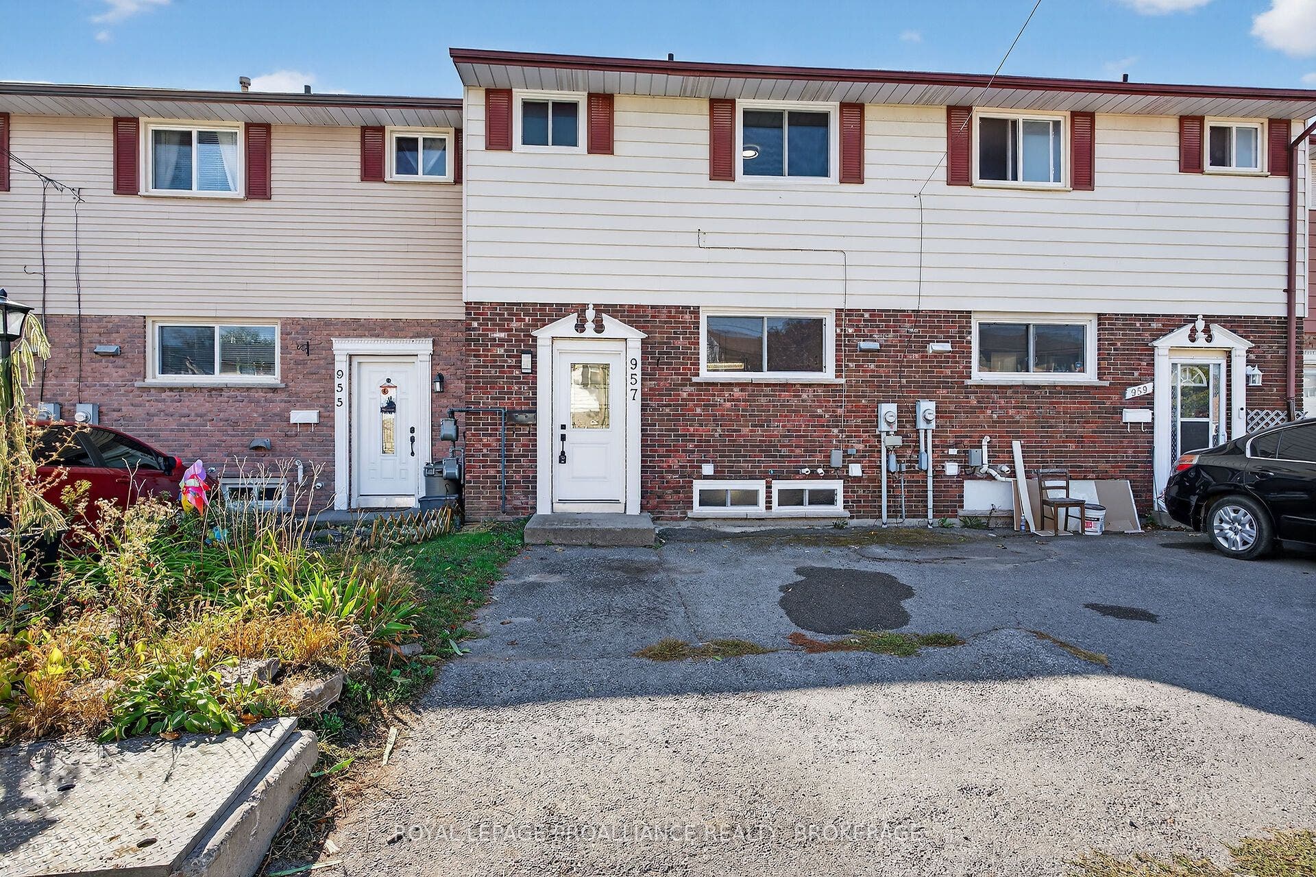 957 Oakview Avenue, Kingston, Frontenac ON K7M 6W9 957 Oakview Avenue, Kingston, Frontenac ON K7M 6W9