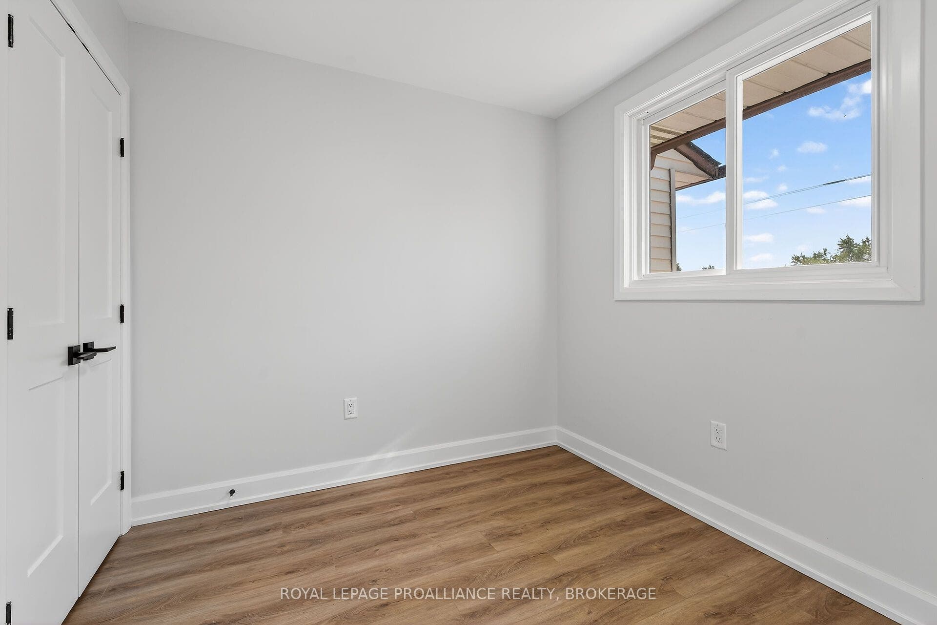 957 Oakview Avenue, Kingston, Frontenac ON K7M 6W9 957 Oakview Avenue, Kingston, Frontenac ON K7M 6W9
