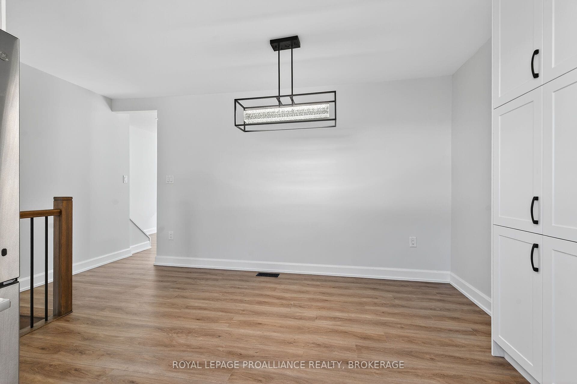 957 Oakview Avenue, Kingston, Frontenac ON K7M 6W9 957 Oakview Avenue, Kingston, Frontenac ON K7M 6W9