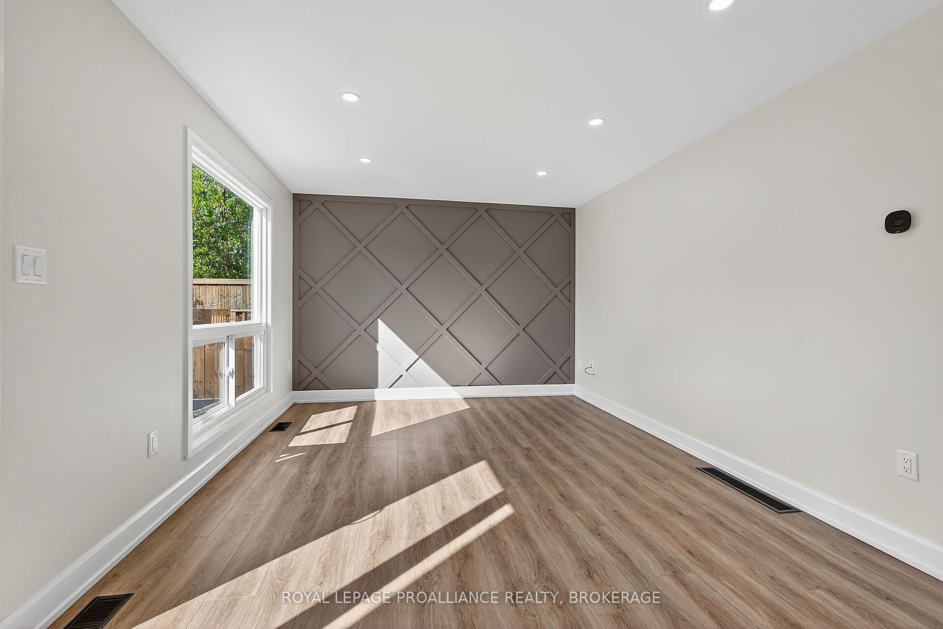 957 Oakview Avenue, Kingston, Frontenac ON K7M 6W9 957 Oakview Avenue, Kingston, Frontenac ON K7M 6W9