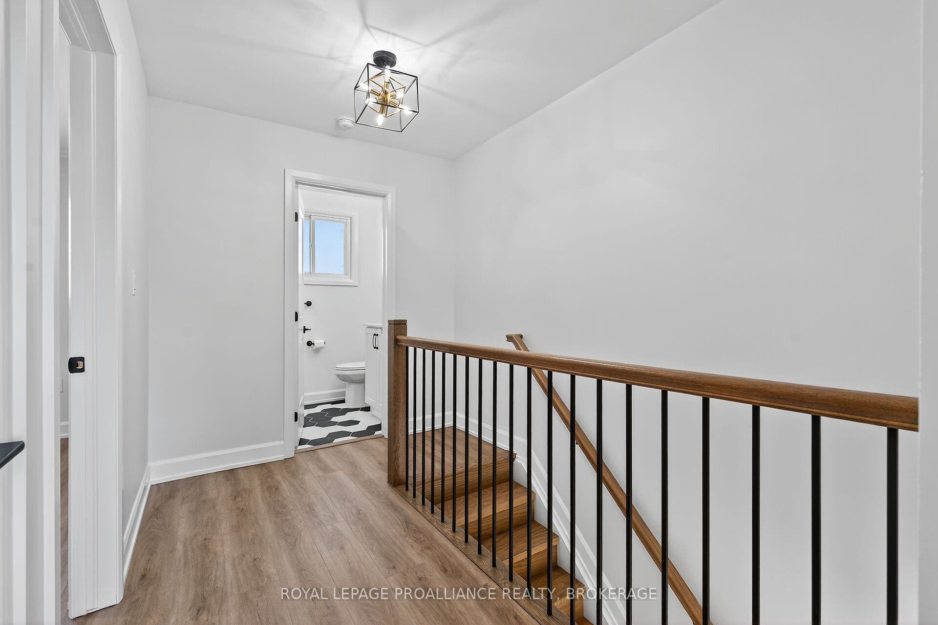 957 Oakview Avenue, Kingston, Frontenac ON K7M 6W9 957 Oakview Avenue, Kingston, Frontenac ON K7M 6W9