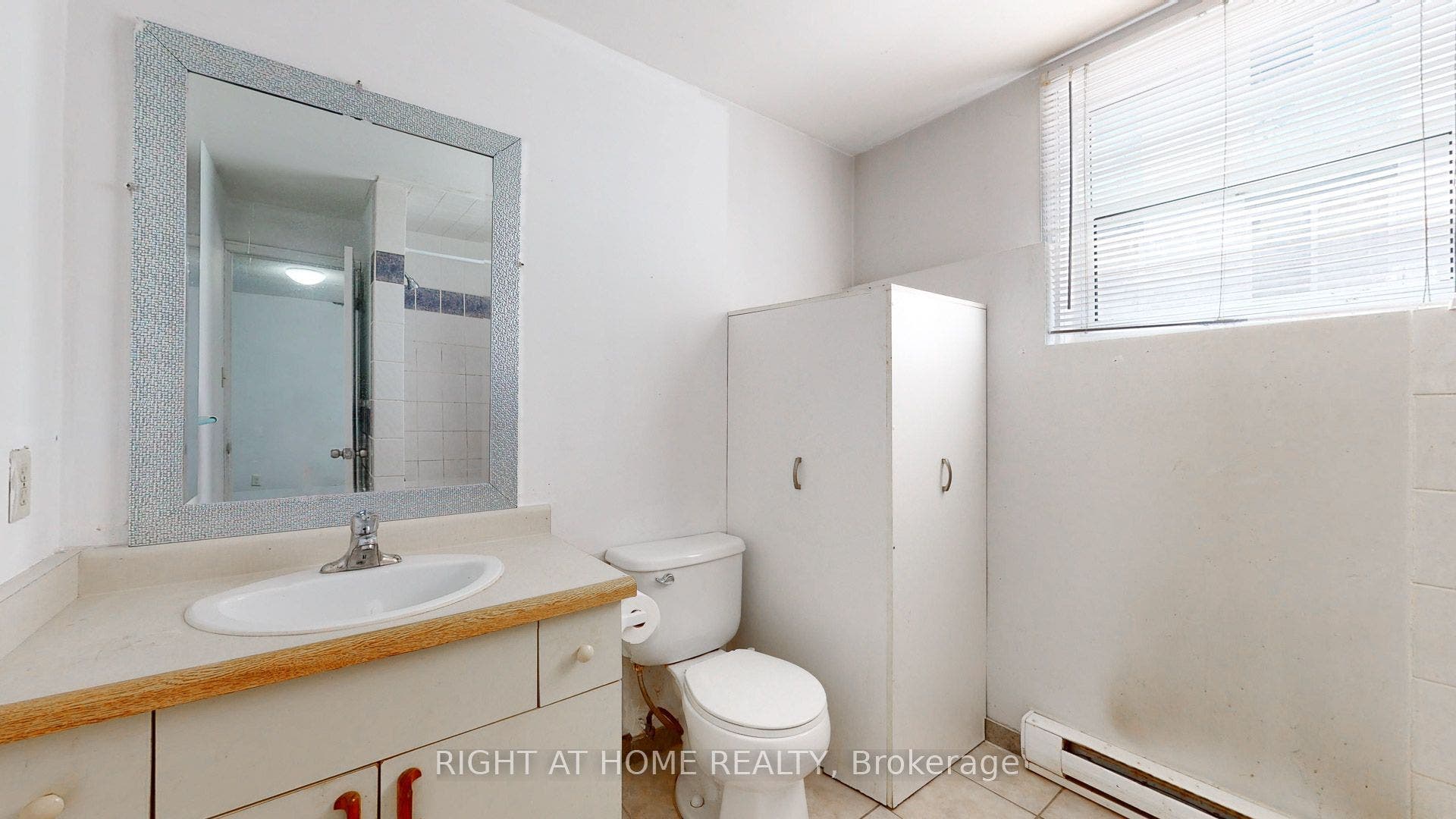 379 Erb Street W, Waterloo, Waterloo ON N2L 1W7 379 Erb Street W, Waterloo, Waterloo ON N2L 1W7