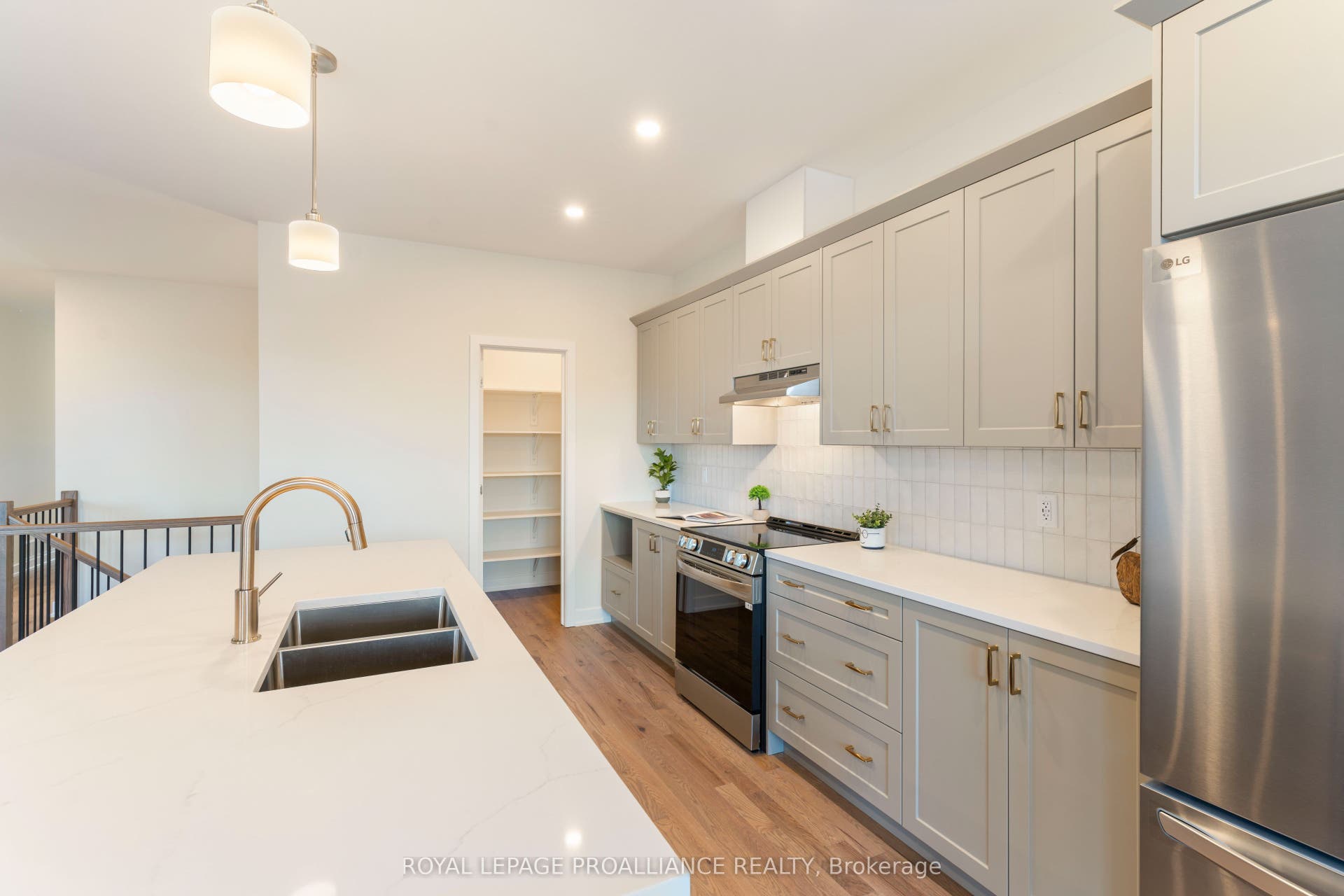 1086 Moore Street, Brockville, Leeds And Grenville ON K6V 0H2