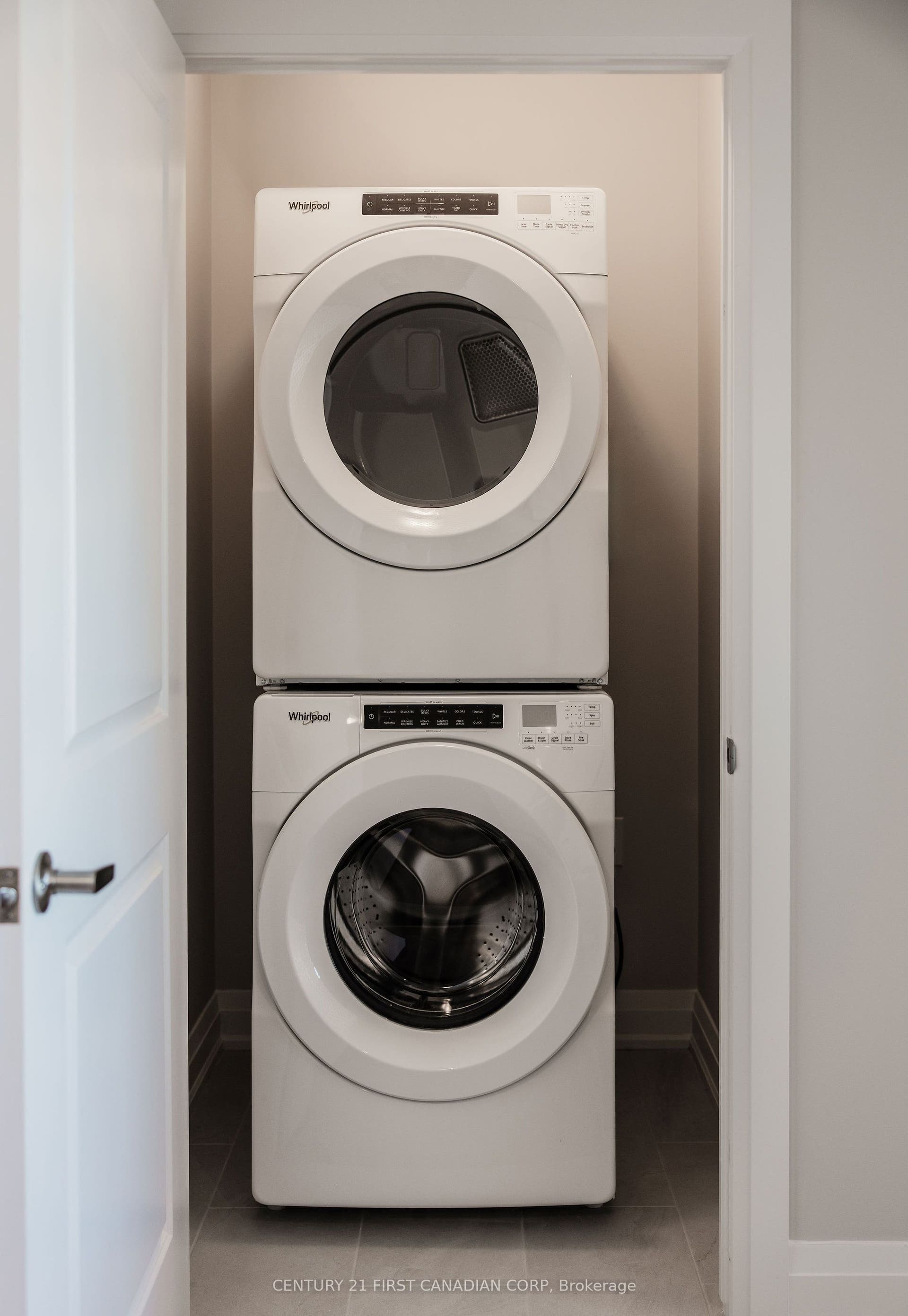 4286 E King Street, #1004, Kitchener, Waterloo ON N2P 2E9 In Suite Laundry