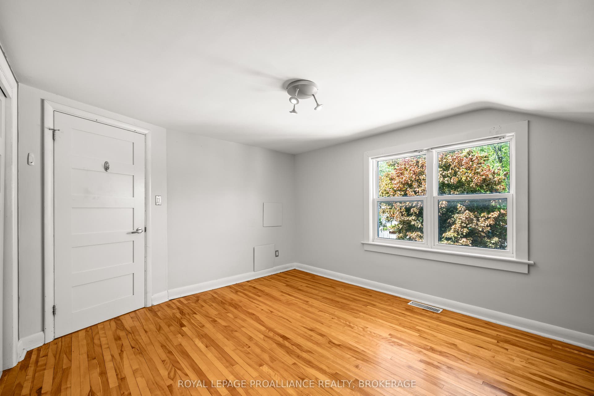 78 Regent Street, Kingston, Frontenac ON K7L 4J7