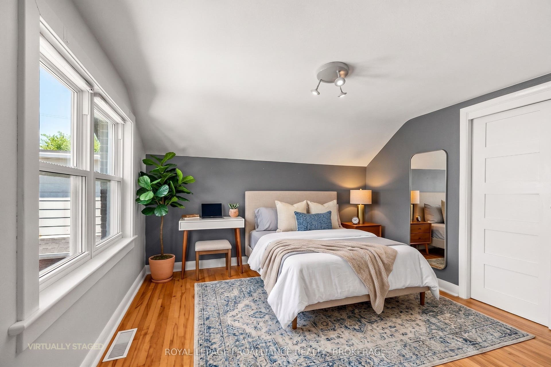 78 Regent Street, Kingston, Frontenac ON K7L 4J7