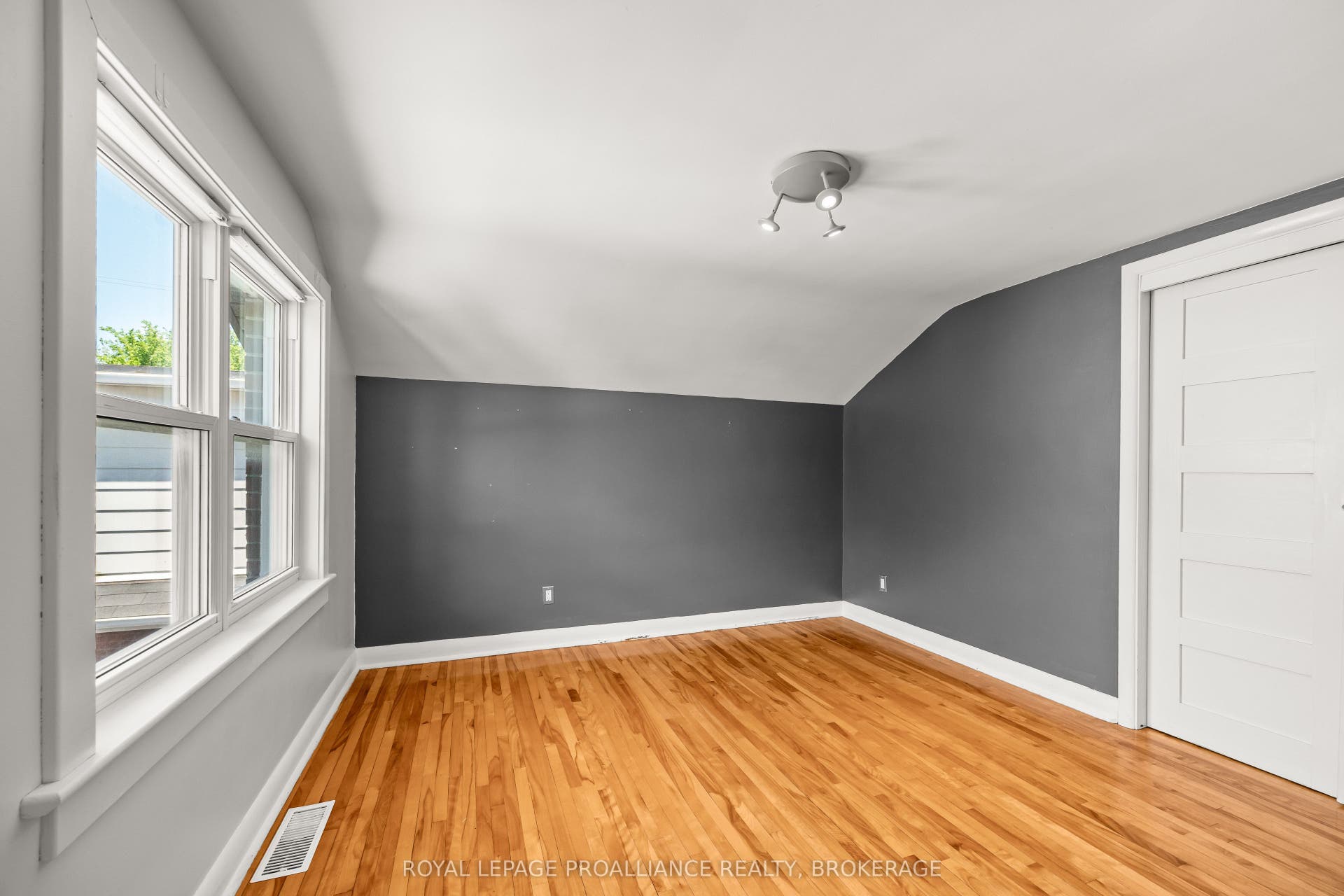 78 Regent Street, Kingston, Frontenac ON K7L 4J7