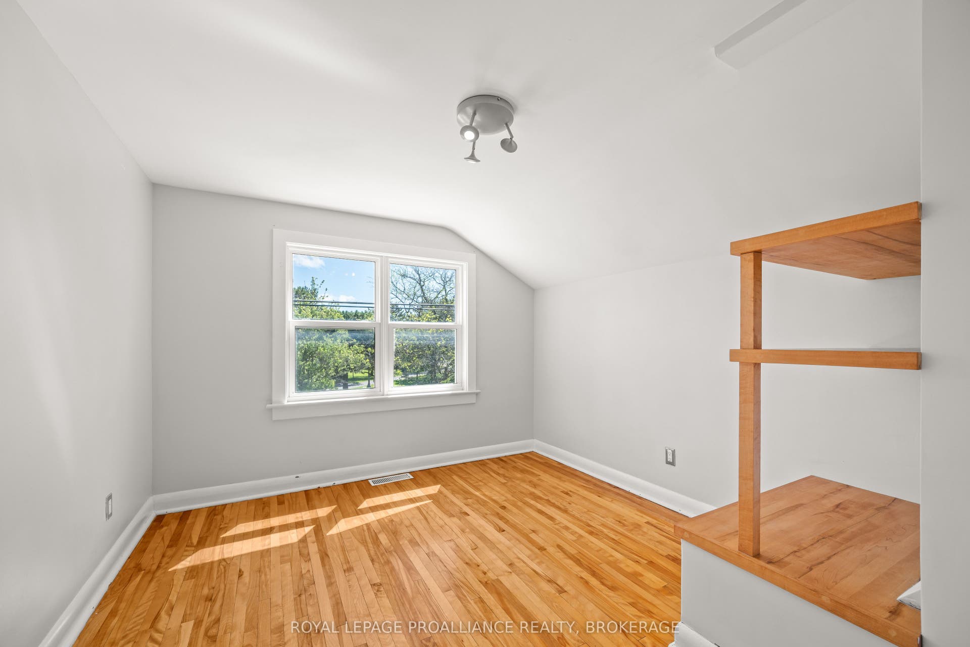 78 Regent Street, Kingston, Frontenac ON K7L 4J7
