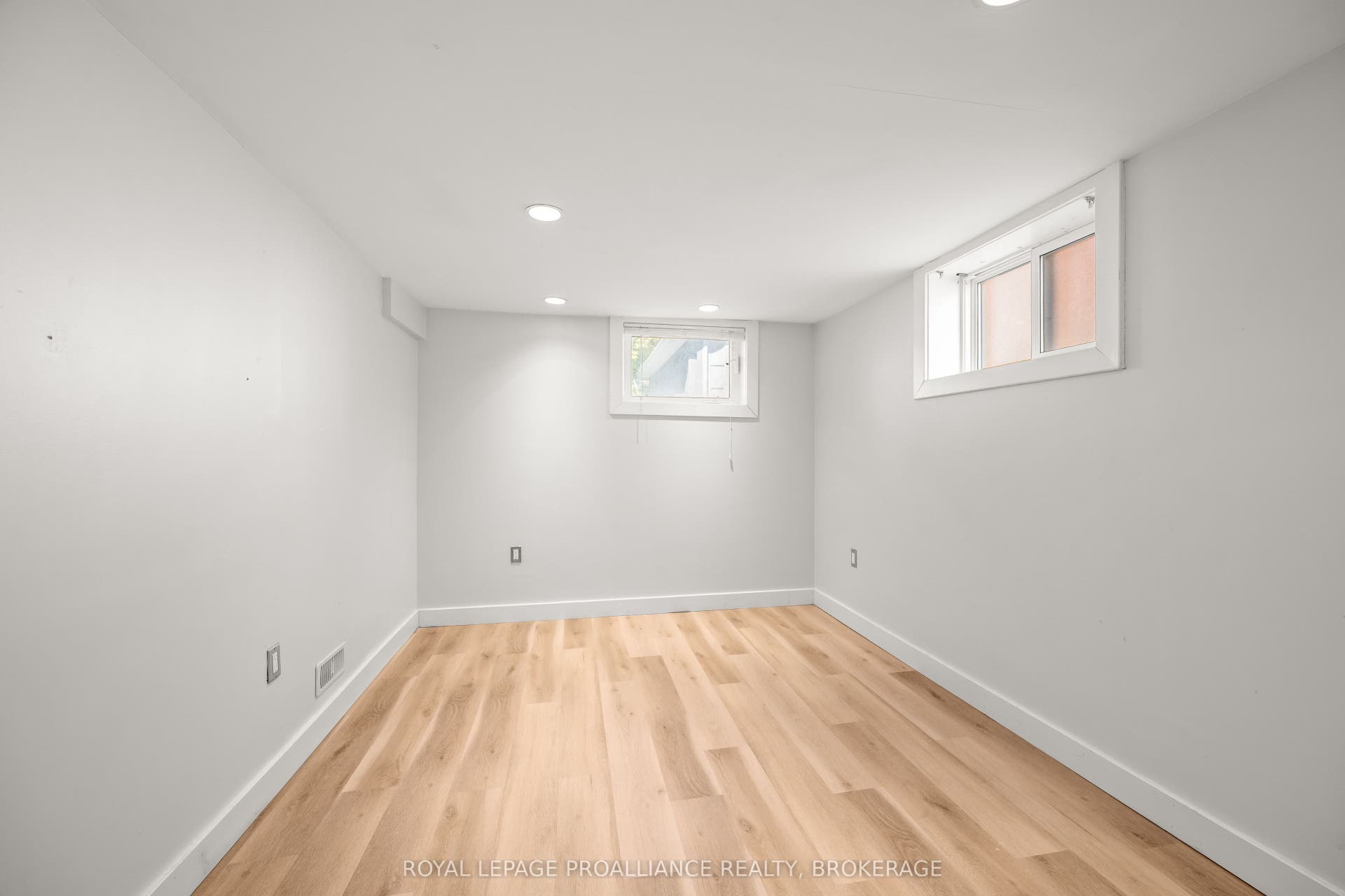 78 Regent Street, Kingston, Frontenac ON K7L 4J7