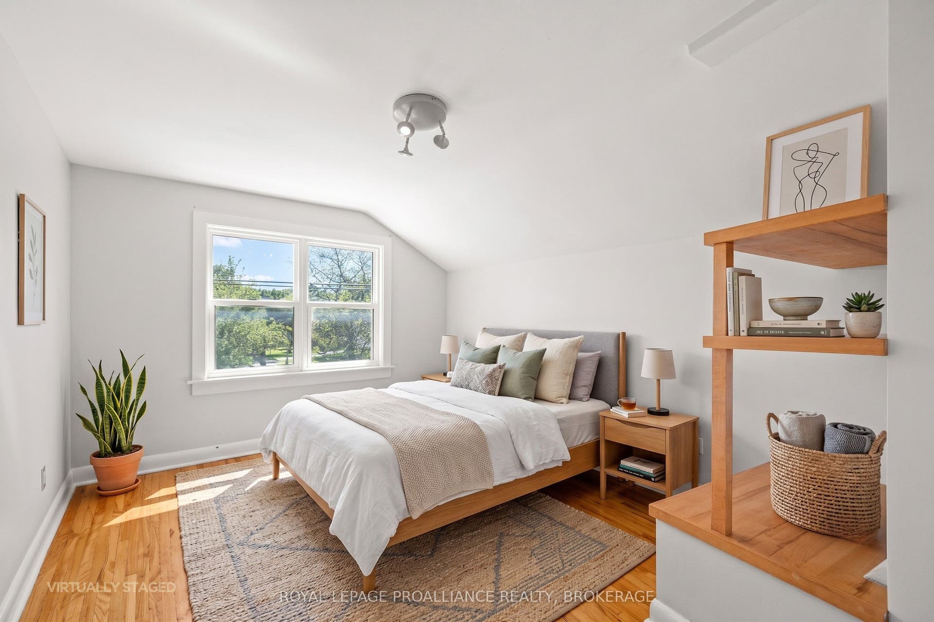 78 Regent Street, Kingston, Frontenac ON K7L 4J7