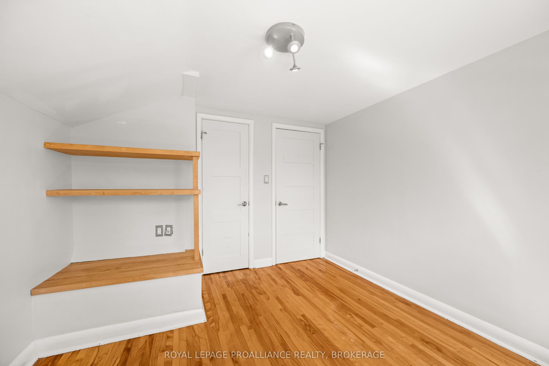 78 Regent Street, Kingston, Frontenac ON K7L 4J7