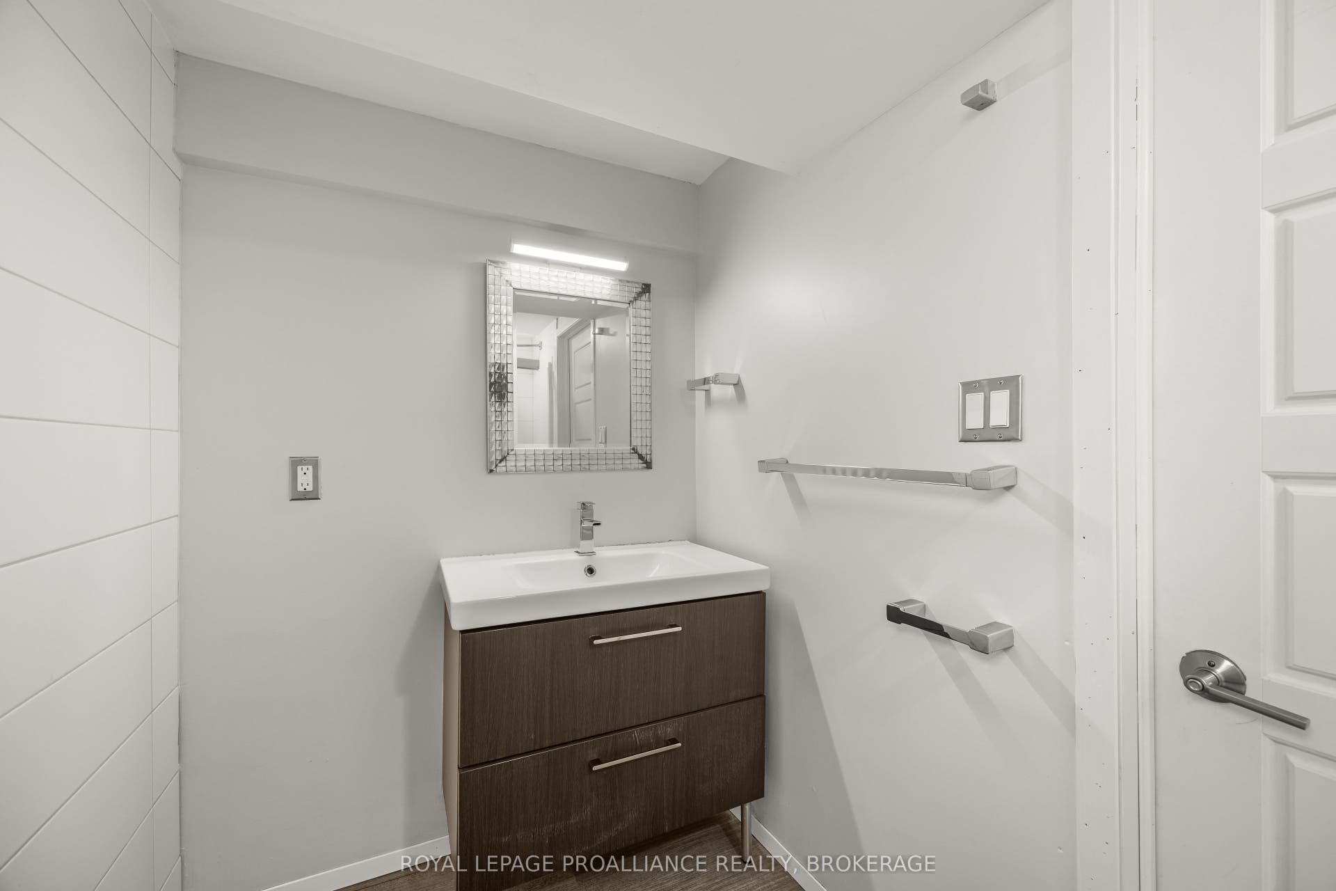 78 Regent Street, Kingston, Frontenac ON K7L 4J7