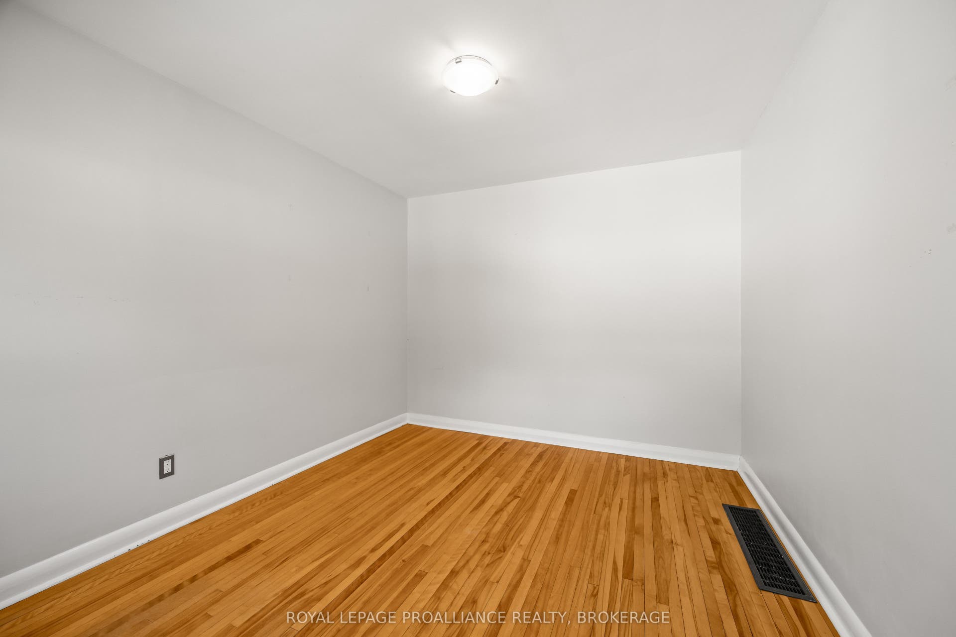 78 Regent Street, Kingston, Frontenac ON K7L 4J7
