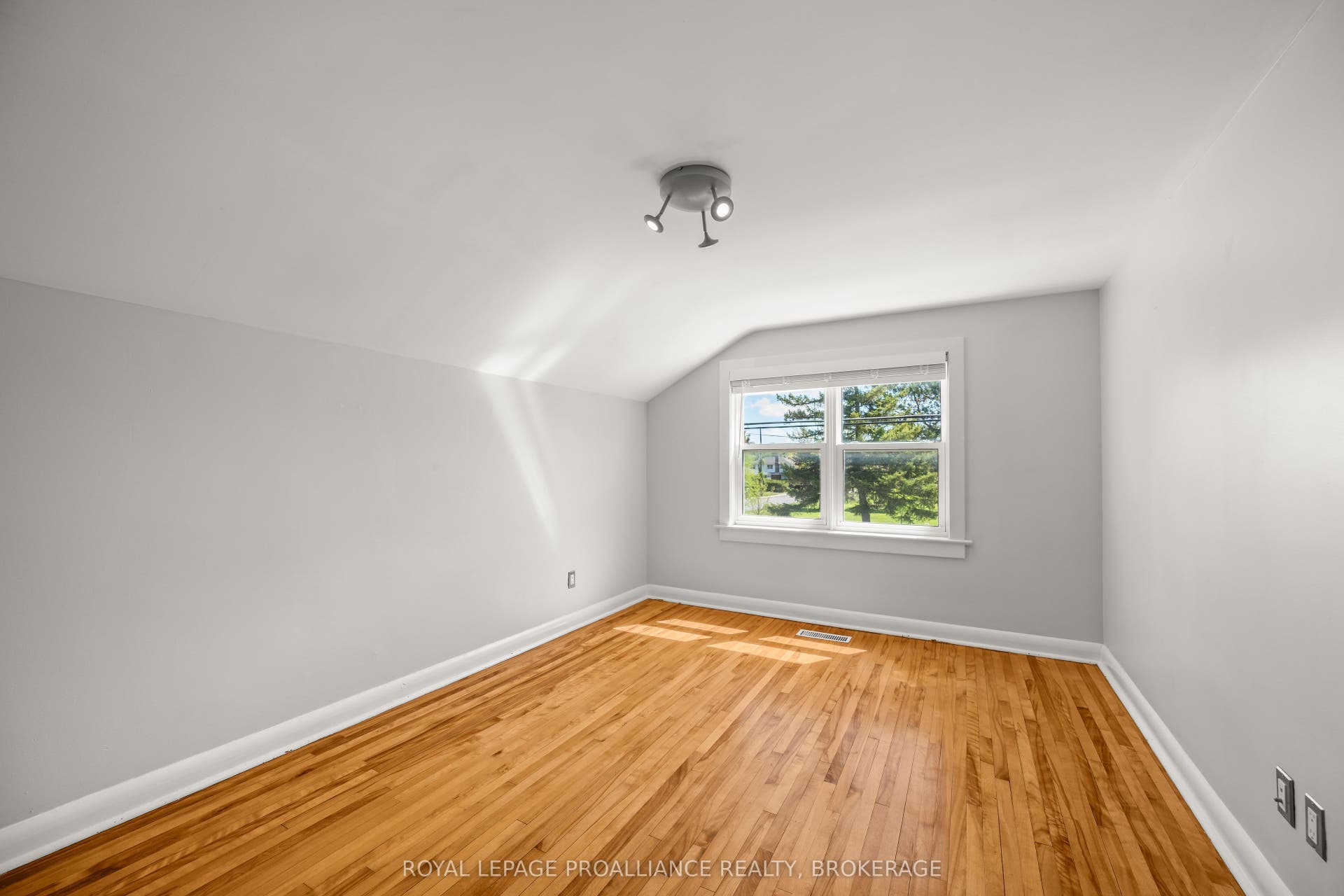 78 Regent Street, Kingston, Frontenac ON K7L 4J7