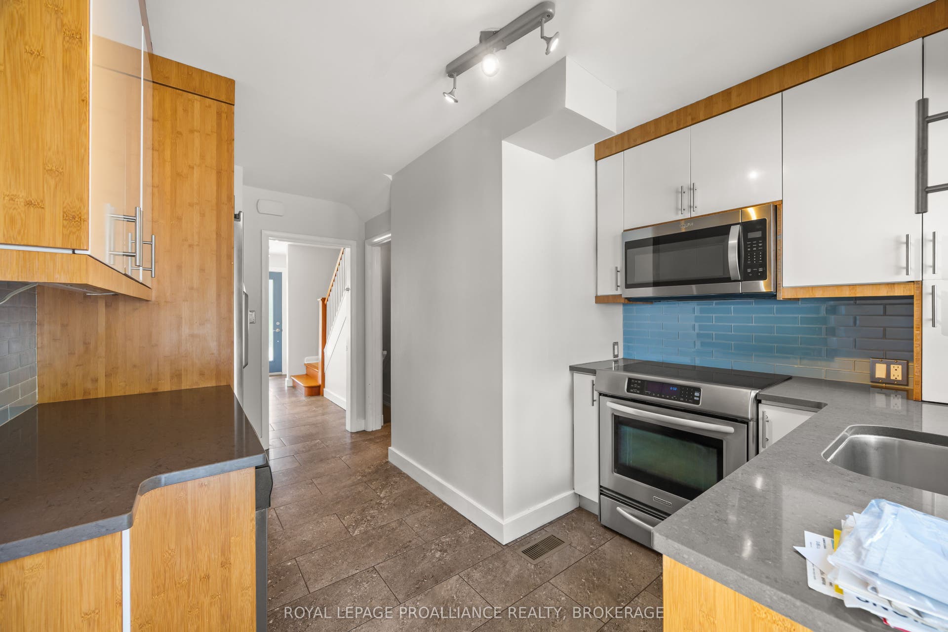 78 Regent Street, Kingston, Frontenac ON K7L 4J7