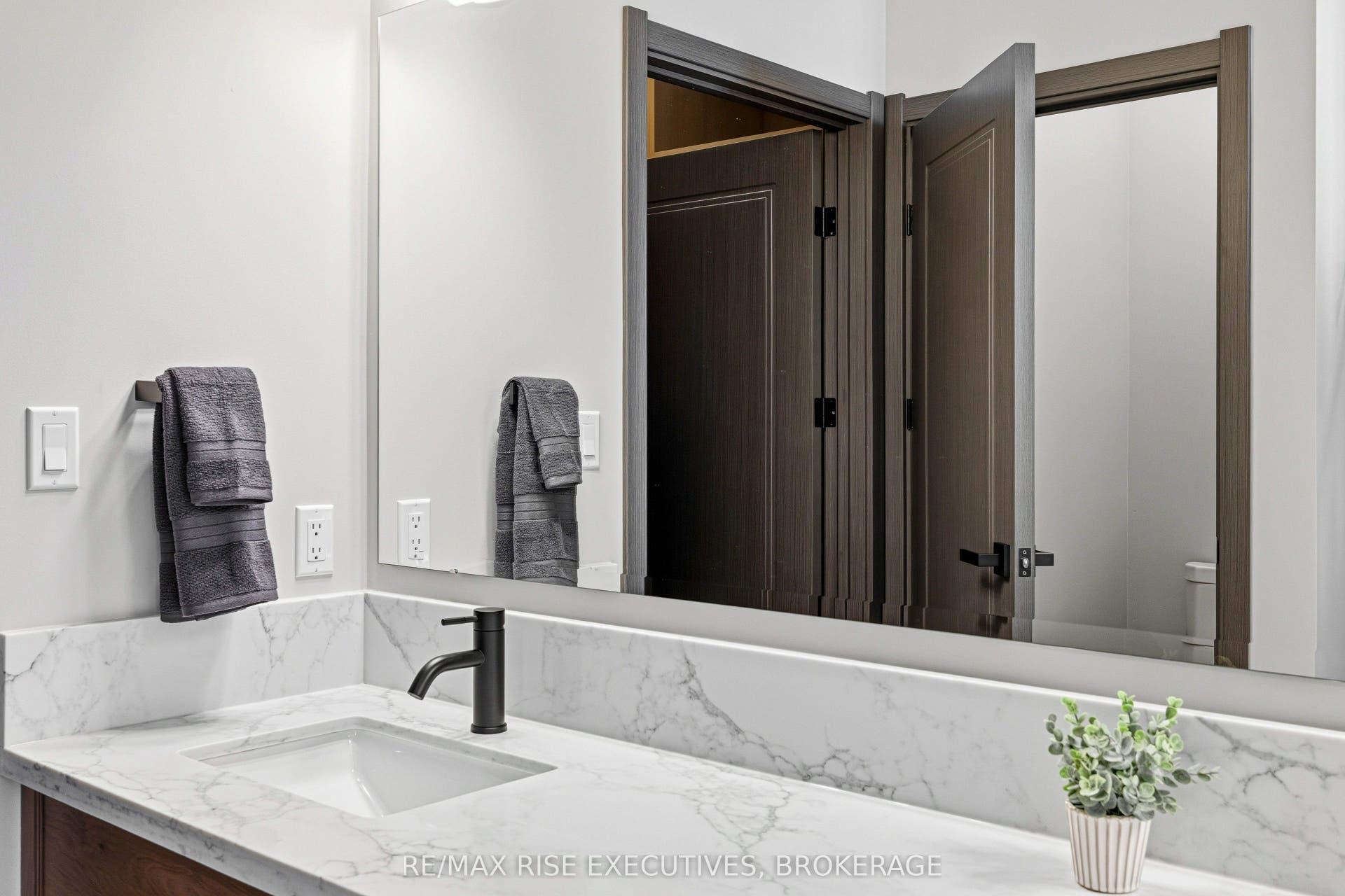 300 Skyfal Lane, #204, Kingston, Frontenac ON K7M 0L3