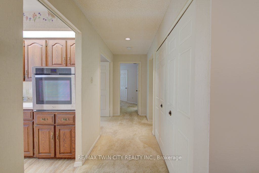 52 Blue Springs Drive, #32, Waterloo, Waterloo ON N2J 4M4 52 Blue Springs Drive, #32, Waterloo, Waterloo ON N2J 4M4