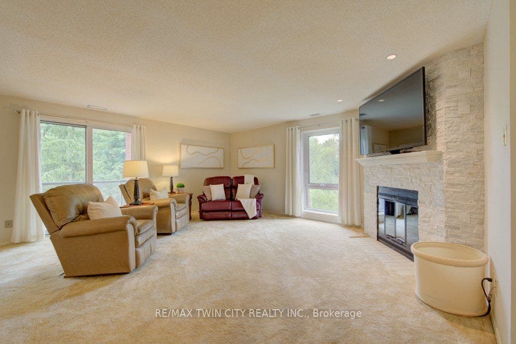 52 Blue Springs Drive, #32, Waterloo, Waterloo ON N2J 4M4 1