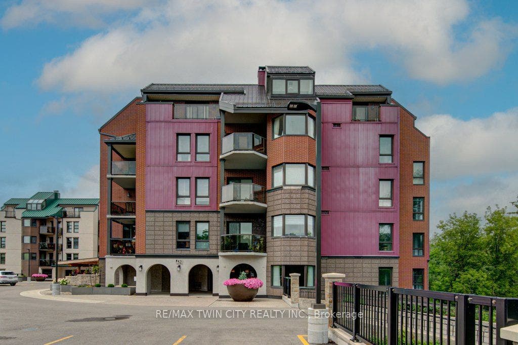 52 Blue Springs Drive, #32, Waterloo, Waterloo ON N2J 4M4 52 Blue Springs Drive, #32, Waterloo, Waterloo ON N2J 4M4