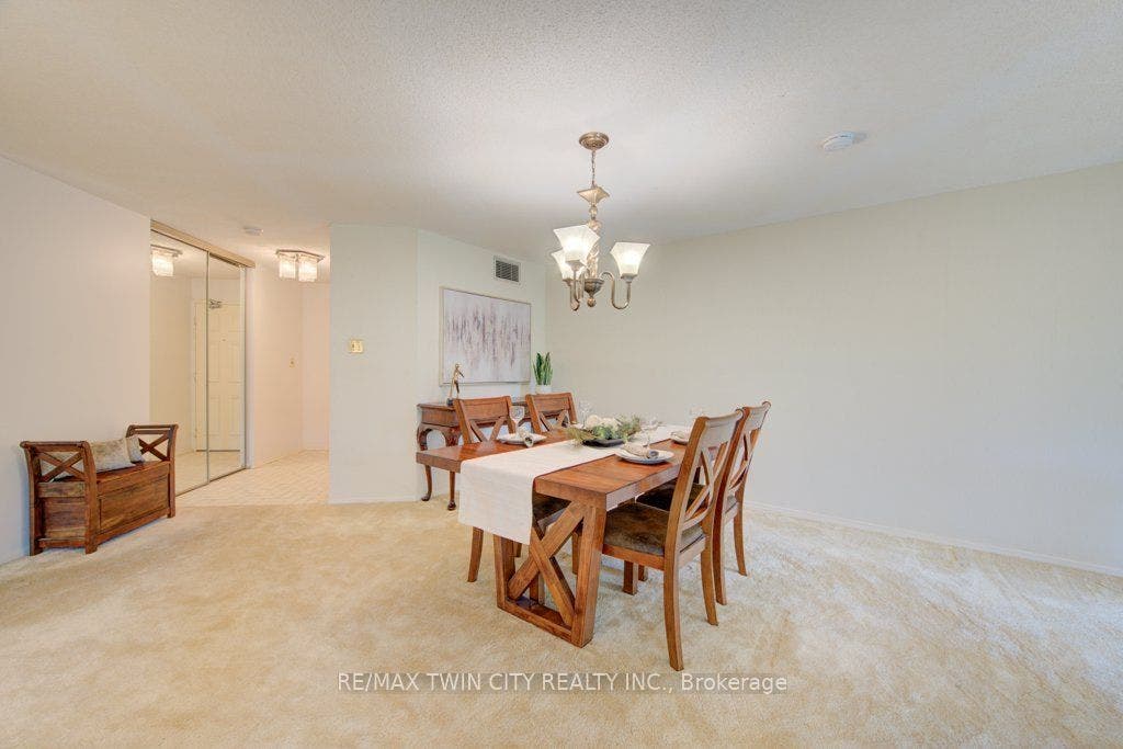 52 Blue Springs Drive, #32, Waterloo, Waterloo ON N2J 4M4 52 Blue Springs Drive, #32, Waterloo, Waterloo ON N2J 4M4