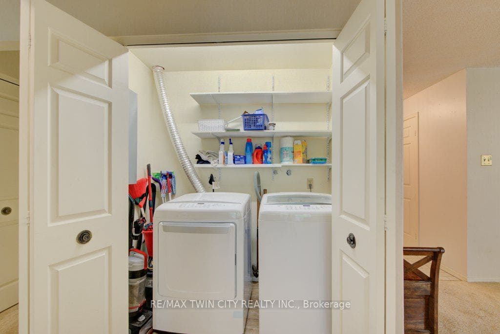 52 Blue Springs Drive, #32, Waterloo, Waterloo ON N2J 4M4 52 Blue Springs Drive, #32, Waterloo, Waterloo ON N2J 4M4