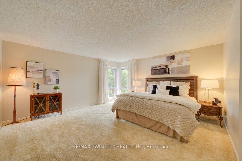 52 Blue Springs Drive, #32, Waterloo, Waterloo ON N2J 4M4 3