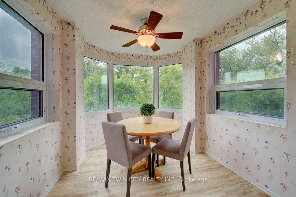 52 Blue Springs Drive, #32, Waterloo, Waterloo ON N2J 4M4 52 Blue Springs Drive, #32, Waterloo, Waterloo ON N2J 4M4