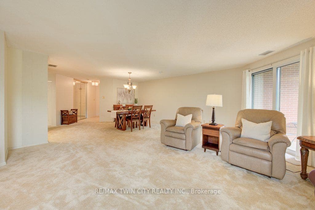 52 Blue Springs Drive, #32, Waterloo, Waterloo ON N2J 4M4 52 Blue Springs Drive, #32, Waterloo, Waterloo ON N2J 4M4