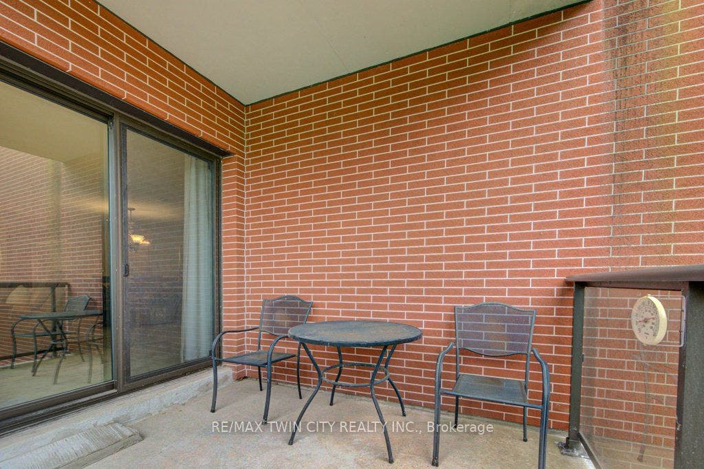 52 Blue Springs Drive, #32, Waterloo, Waterloo ON N2J 4M4 52 Blue Springs Drive, #32, Waterloo, Waterloo ON N2J 4M4