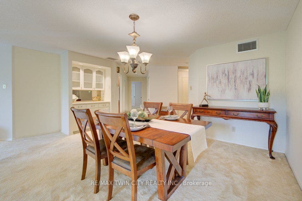 52 Blue Springs Drive, #32, Waterloo, Waterloo ON N2J 4M4 52 Blue Springs Drive, #32, Waterloo, Waterloo ON N2J 4M4