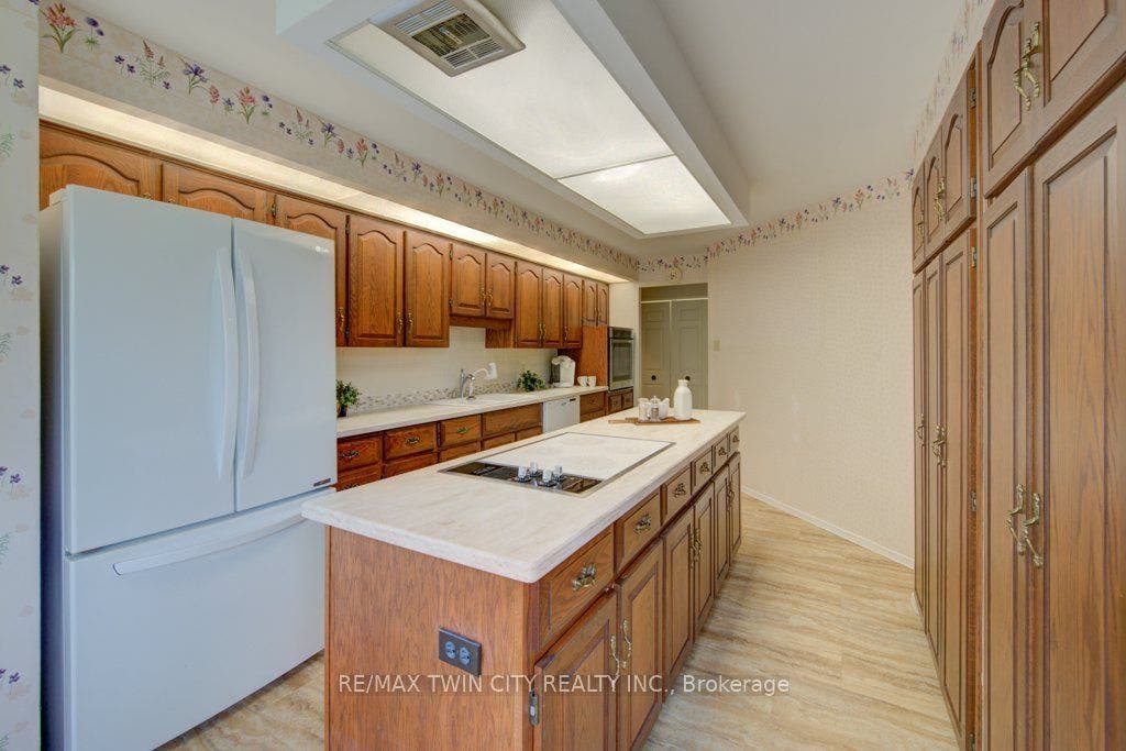 52 Blue Springs Drive, #32, Waterloo, Waterloo ON N2J 4M4 52 Blue Springs Drive, #32, Waterloo, Waterloo ON N2J 4M4