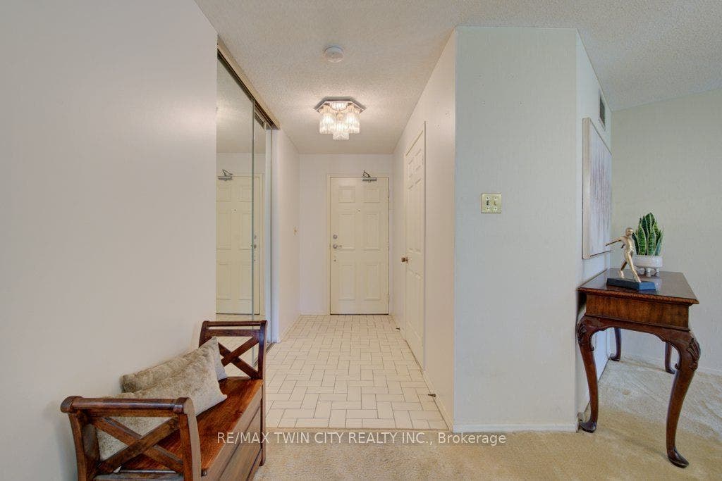 52 Blue Springs Drive, #32, Waterloo, Waterloo ON N2J 4M4 52 Blue Springs Drive, #32, Waterloo, Waterloo ON N2J 4M4