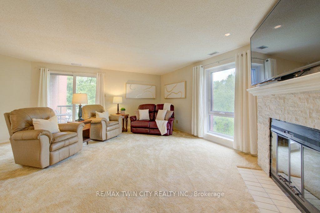 52 Blue Springs Drive, #32, Waterloo, Waterloo ON N2J 4M4 52 Blue Springs Drive, #32, Waterloo, Waterloo ON N2J 4M4