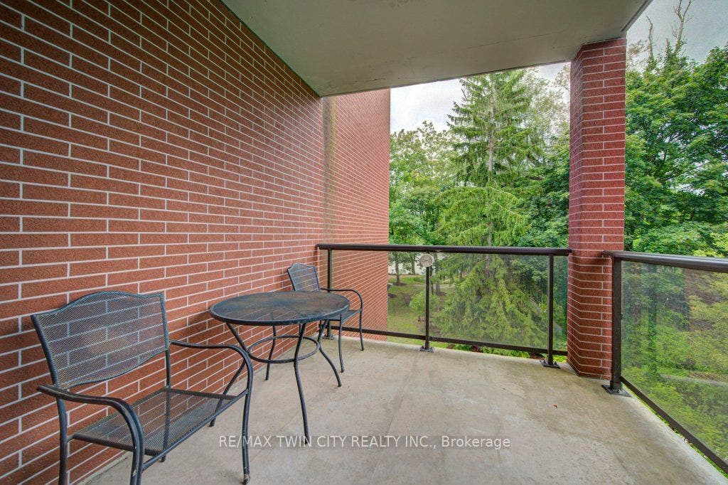 52 Blue Springs Drive, #32, Waterloo, Waterloo ON N2J 4M4 52 Blue Springs Drive, #32, Waterloo, Waterloo ON N2J 4M4