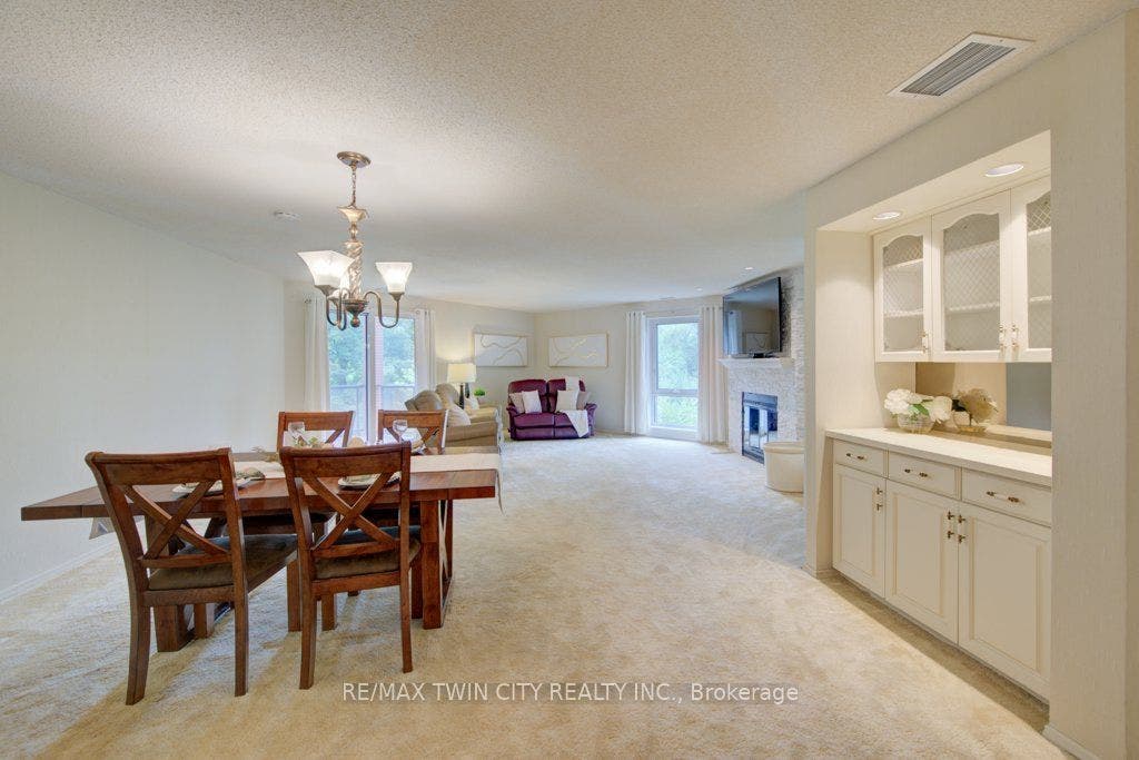 52 Blue Springs Drive, #32, Waterloo, Waterloo ON N2J 4M4 52 Blue Springs Drive, #32, Waterloo, Waterloo ON N2J 4M4