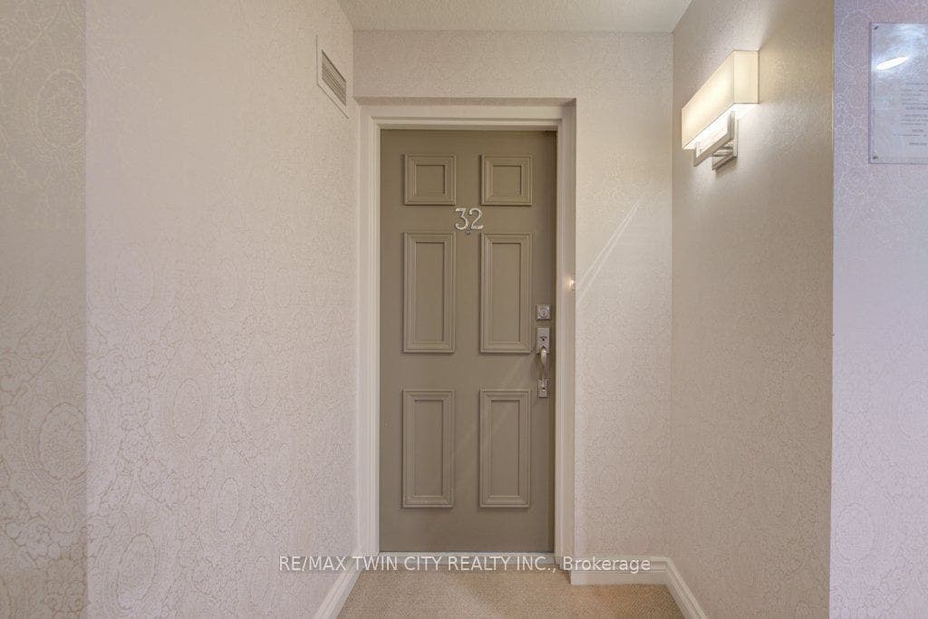 52 Blue Springs Drive, #32, Waterloo, Waterloo ON N2J 4M4 52 Blue Springs Drive, #32, Waterloo, Waterloo ON N2J 4M4