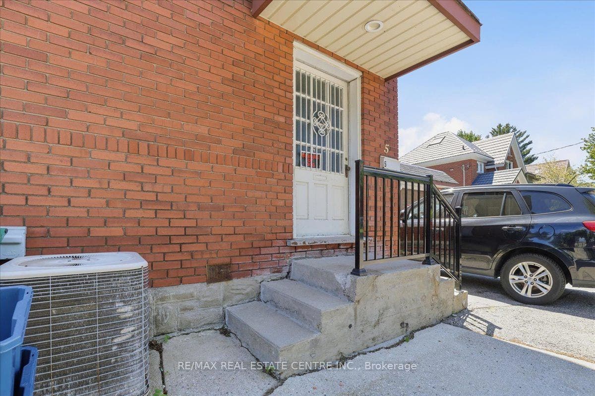 744 Queen Street S, Kitchener, Waterloo ON N2M 1A4 744 Queen Street S, Kitchener, Waterloo ON N2M 1A4