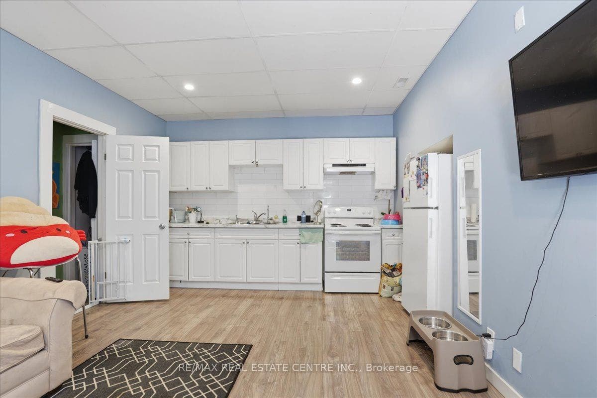744 Queen Street S, Kitchener, Waterloo ON N2M 1A4 744 Queen Street S, Kitchener, Waterloo ON N2M 1A4