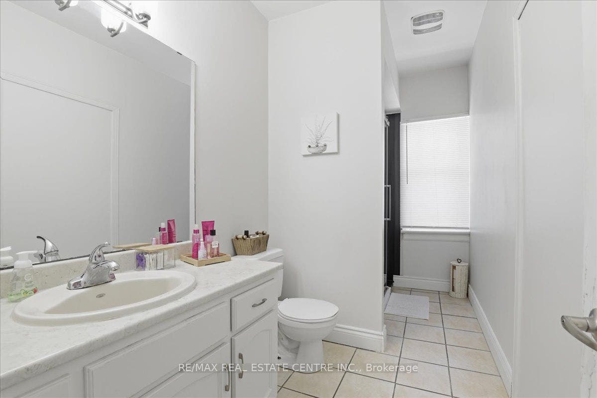 744 Queen Street S, Kitchener, Waterloo ON N2M 1A4 744 Queen Street S, Kitchener, Waterloo ON N2M 1A4