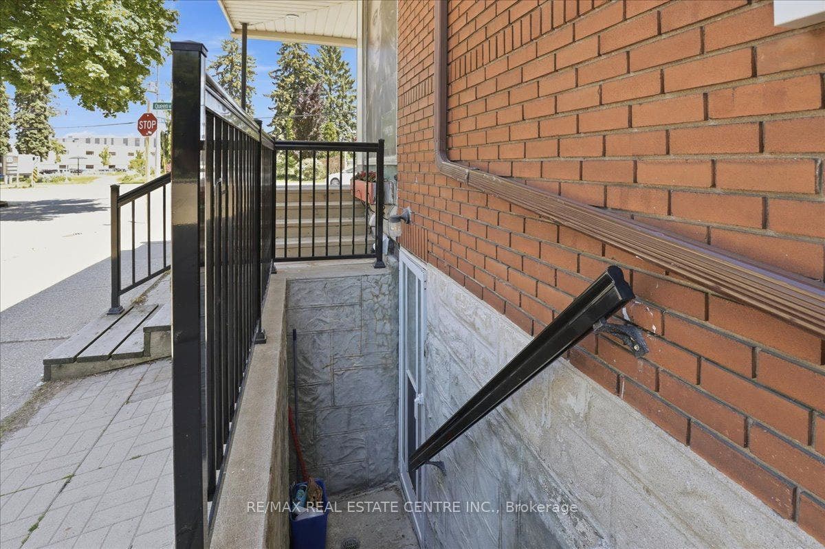 744 Queen Street S, Kitchener, Waterloo ON N2M 1A4 744 Queen Street S, Kitchener, Waterloo ON N2M 1A4