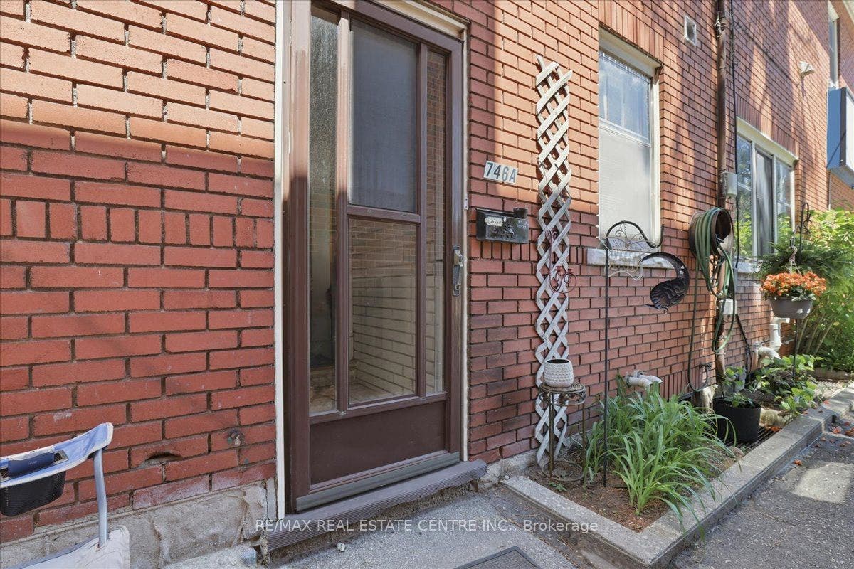 744 Queen Street S, Kitchener, Waterloo ON N2M 1A4 744 Queen Street S, Kitchener, Waterloo ON N2M 1A4