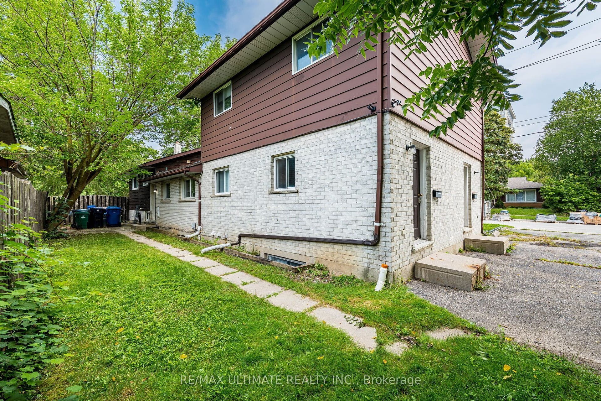 367 Holly Street N, Waterloo, Waterloo ON N2L 4G2 367 Holly Street N, Waterloo, Waterloo ON N2L 4G2