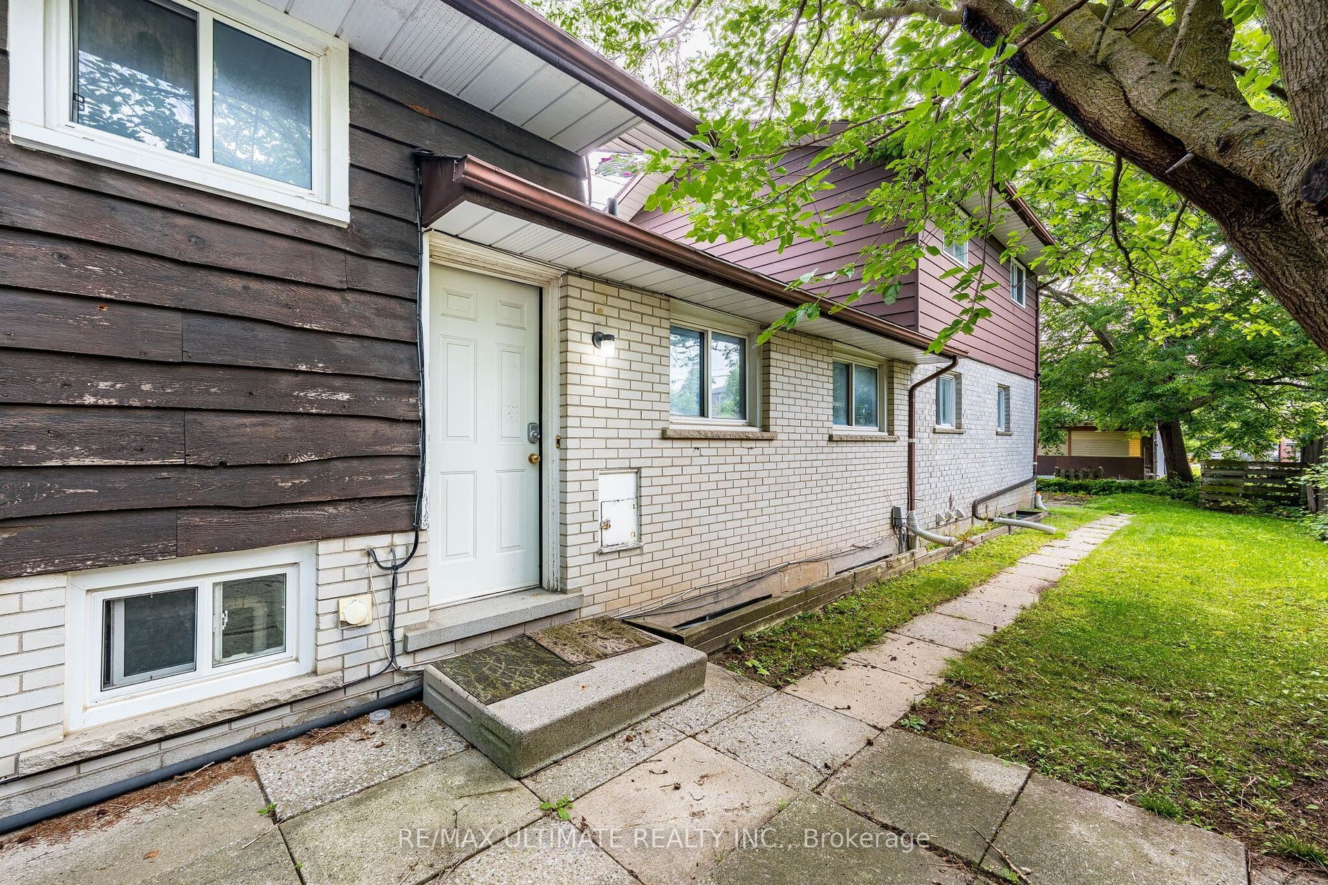 367 Holly Street N, Waterloo, Waterloo ON N2L 4G2 367 Holly Street N, Waterloo, Waterloo ON N2L 4G2