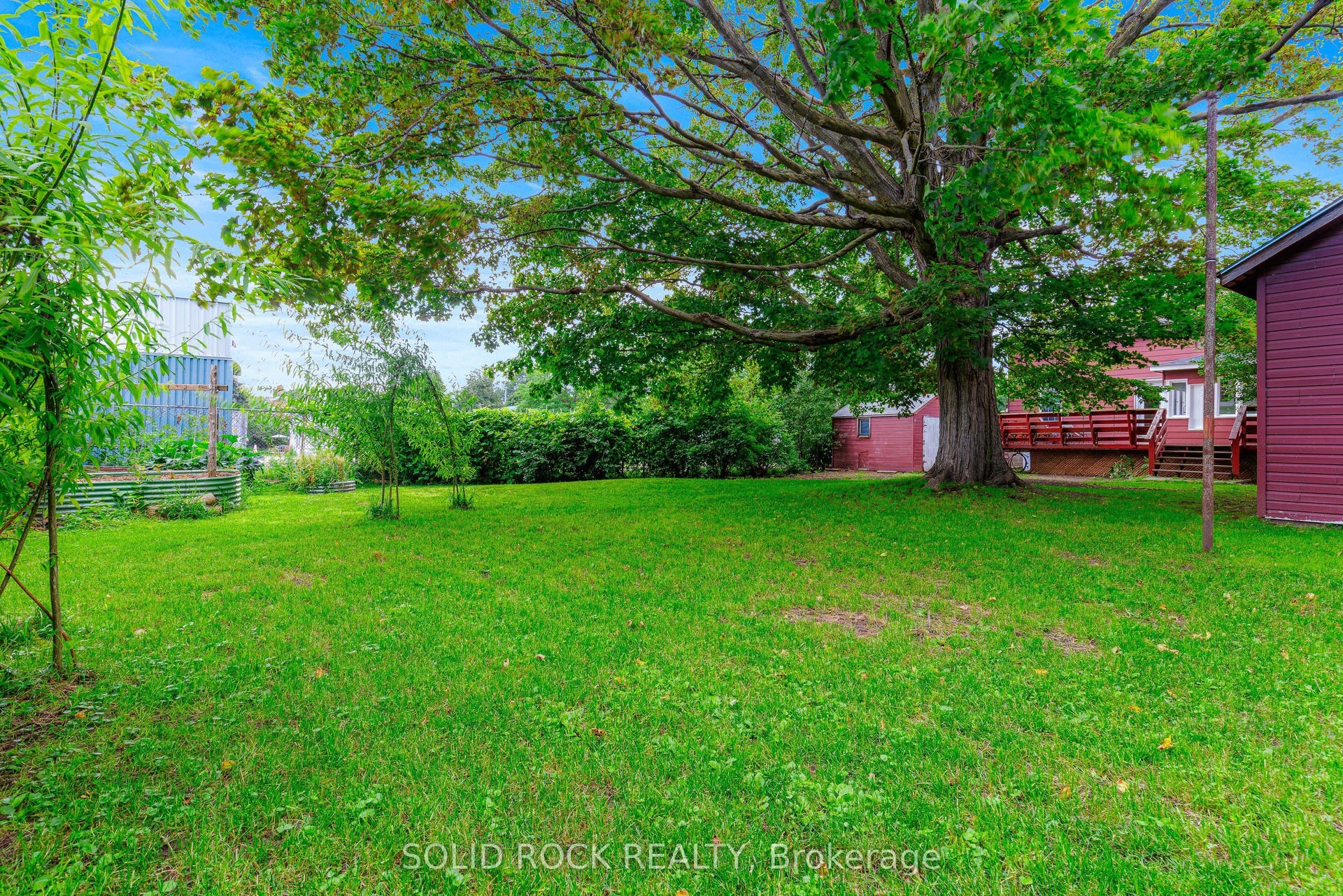 Lots of space to play & relax for kids/grandkids