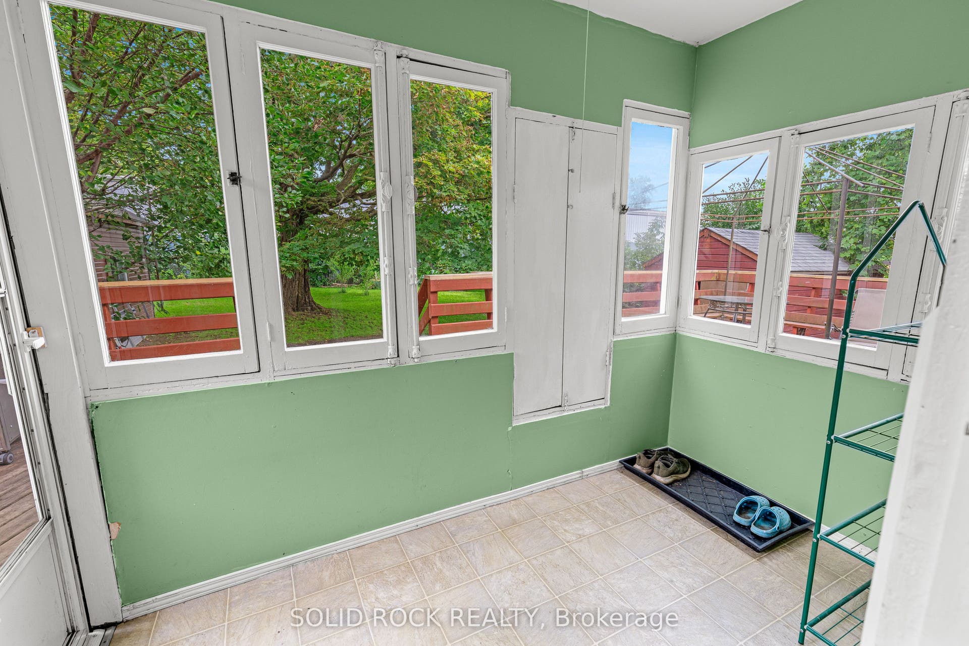 3-season sunporch/mudroom