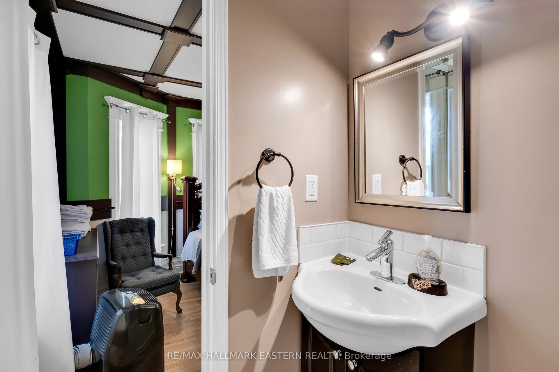 29 Bursthall Street, Marmora And Lake, Hastings ON K0K 2M0 GUEST ENSUITE