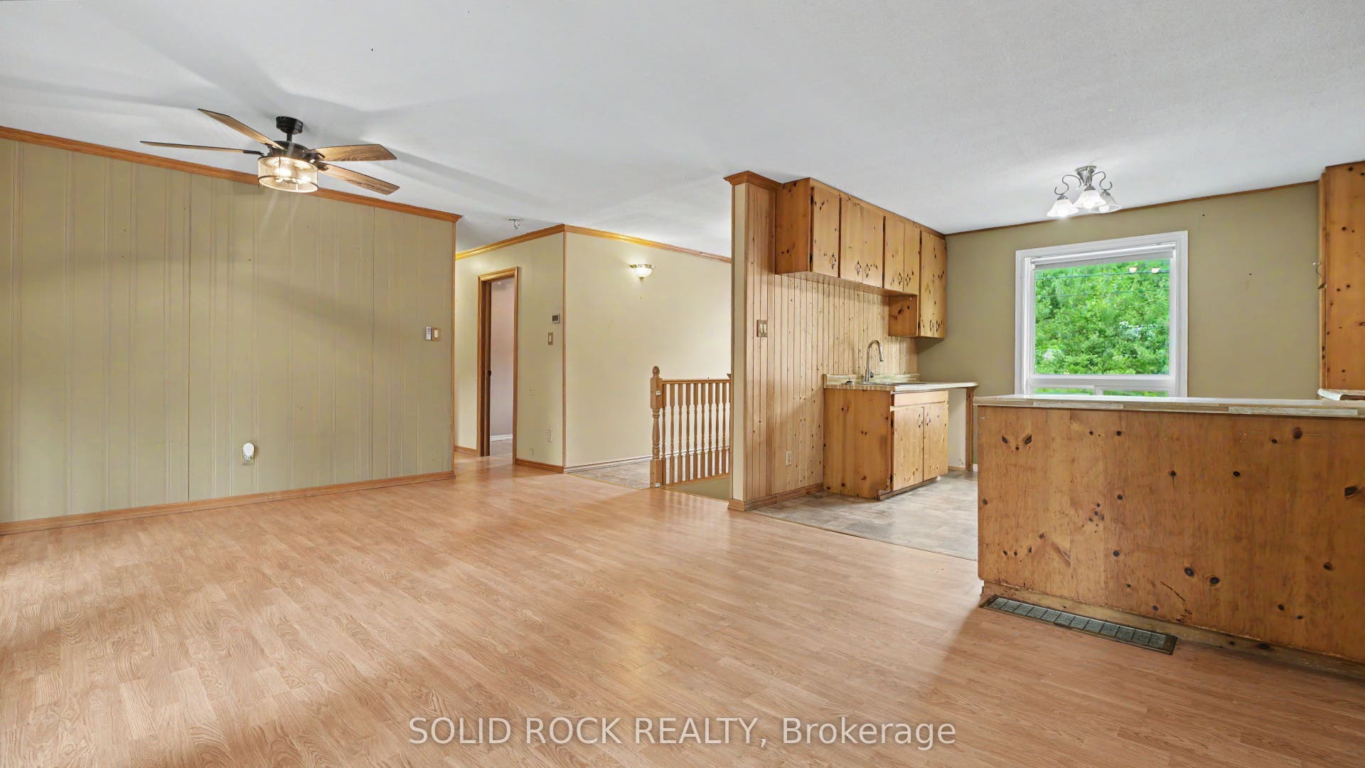 Flexible living/dining space