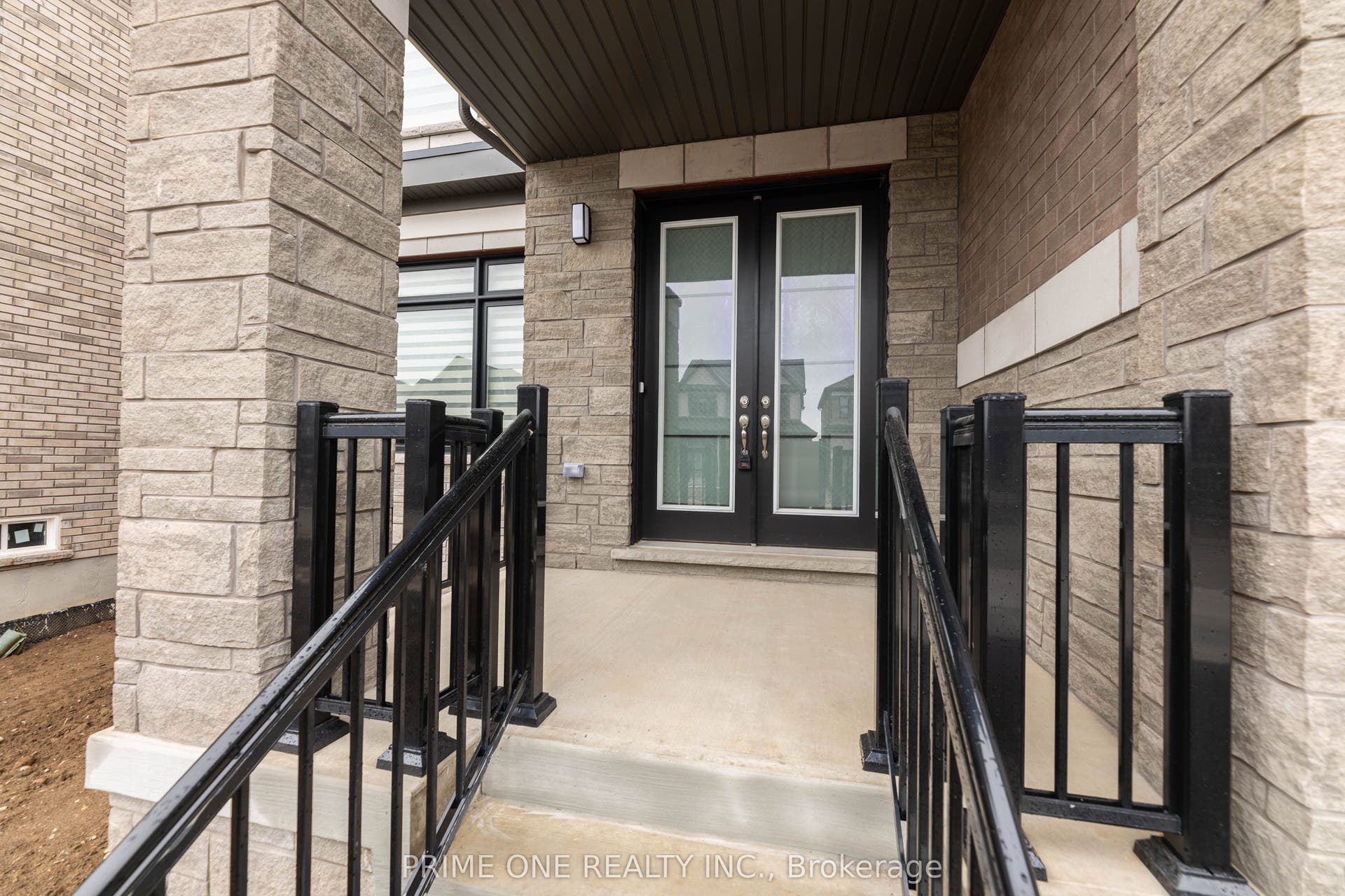 136 Blacklock Street, Cambridge, Waterloo ON N1S 0E3 136 Blacklock Street, Cambridge, Waterloo ON N1S 0E3