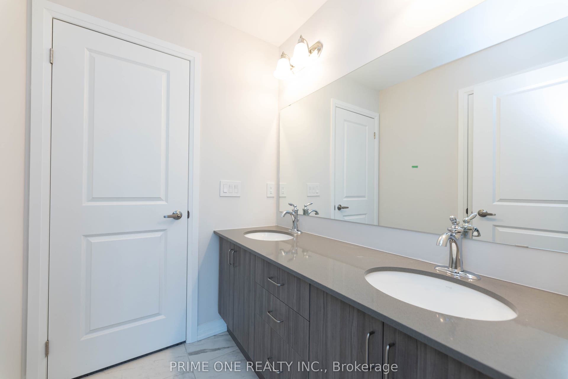 136 Blacklock Street, Cambridge, Waterloo ON N1S 0E3 136 Blacklock Street, Cambridge, Waterloo ON N1S 0E3